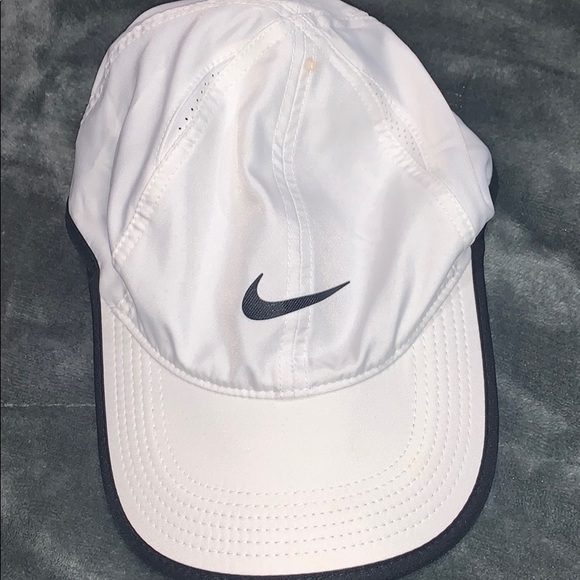 Nike Hat - Picture 1 of 3
